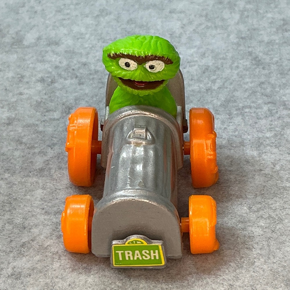 Vintage 1981 Hasbro Sesame Street Oscar the Grouch Trash Can Die-Cast Car Toy